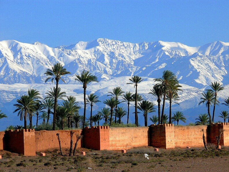 Marrakech les remparts et la chaïne de l'Atlas